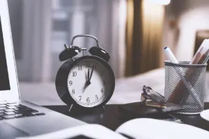 how to wake up early in the morning