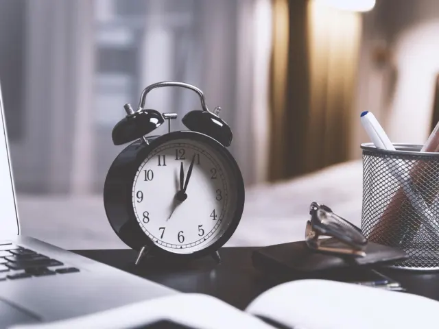 How To Wake Up Early Every Morning: Practical Steps To Rise Consistently (2026)
