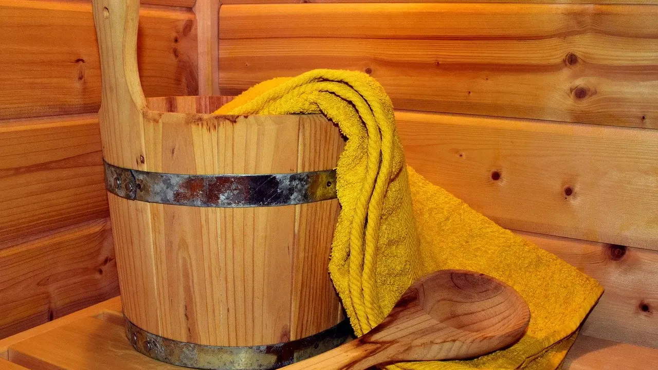 Sauna Benefits: How Heat Therapy Improves Health, Sleep, and Recovery